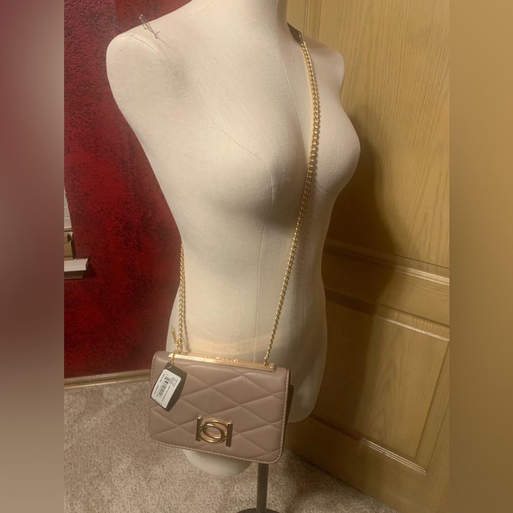 Bebe Crossbody bag w/ chain link strap. - Picture 5 of 7